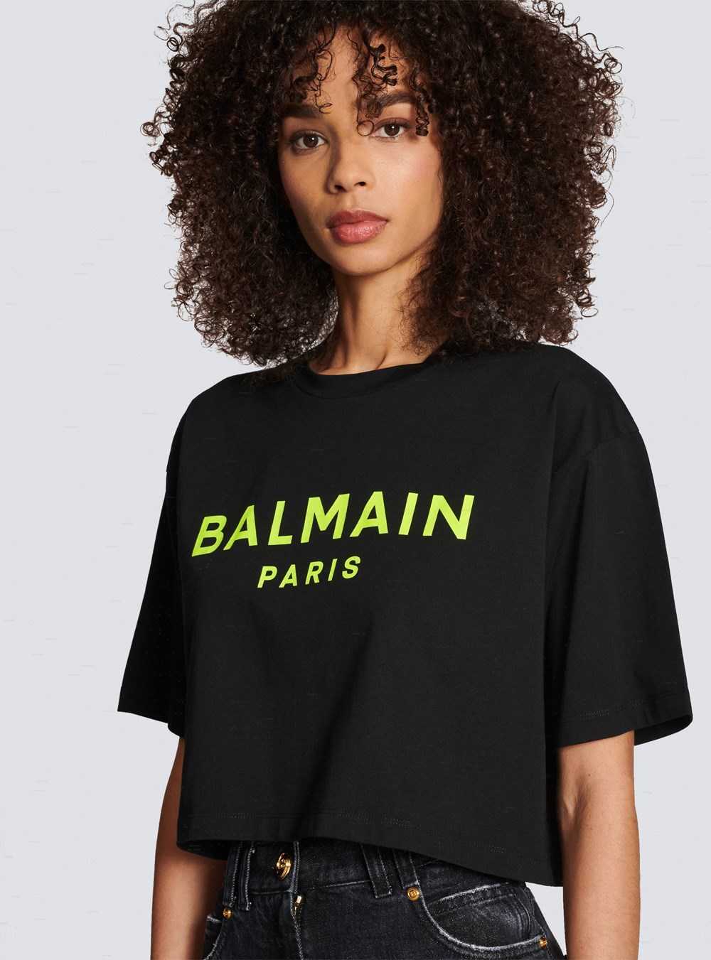 Balmain Exclusive - Cropped Cotton T-shirt With Balmain Logo Print Yellow | MWTBOUS-92